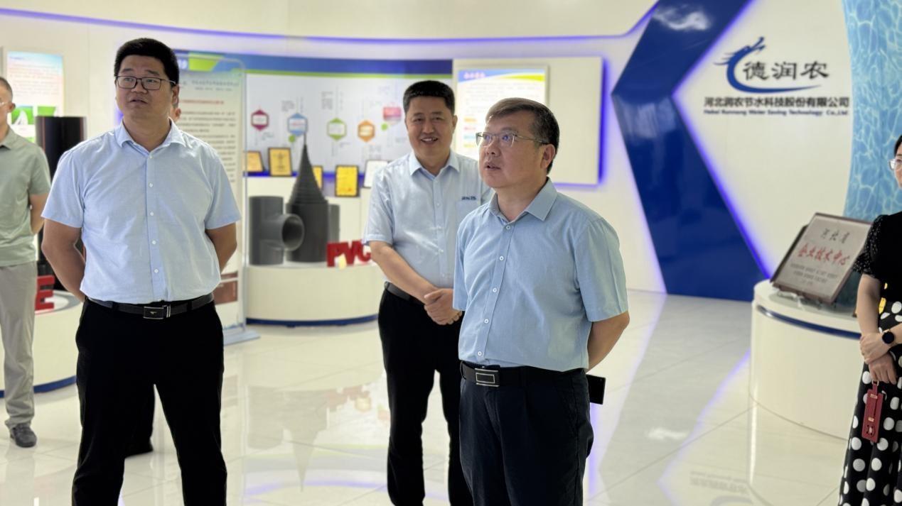 萬衛(wèi)東一行赴潤農(nóng)節(jié)水調(diào)研