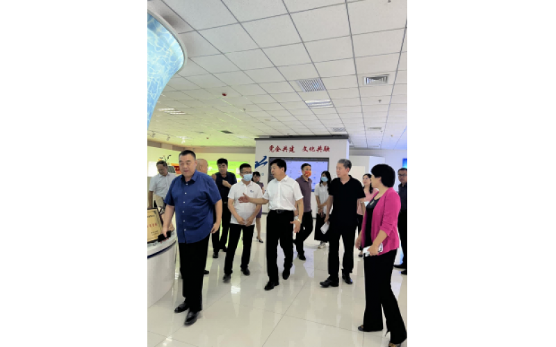 唐山市政協(xié)副主席、黨組成員董學(xué)忠一行來(lái)我公司調(diào)研視察